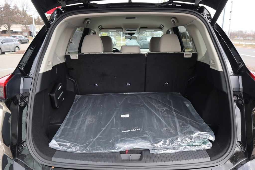 2025 Nissan Rogue SV - Photo 28