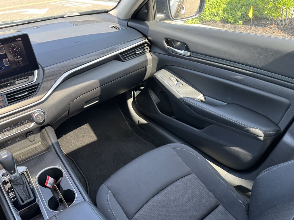 2025 Nissan Altima SV - Photo 16