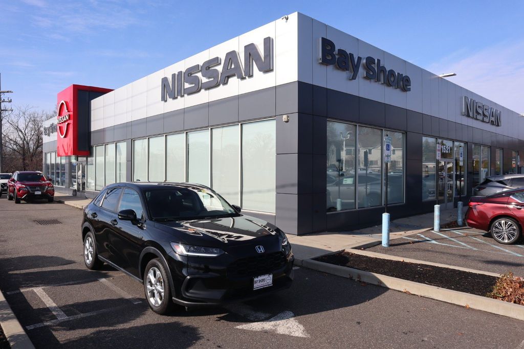 Used 2025 Honda HR-V LX SUV UB10409P for Sale in Bay Shore, NY, at Nissan of Bay Shore