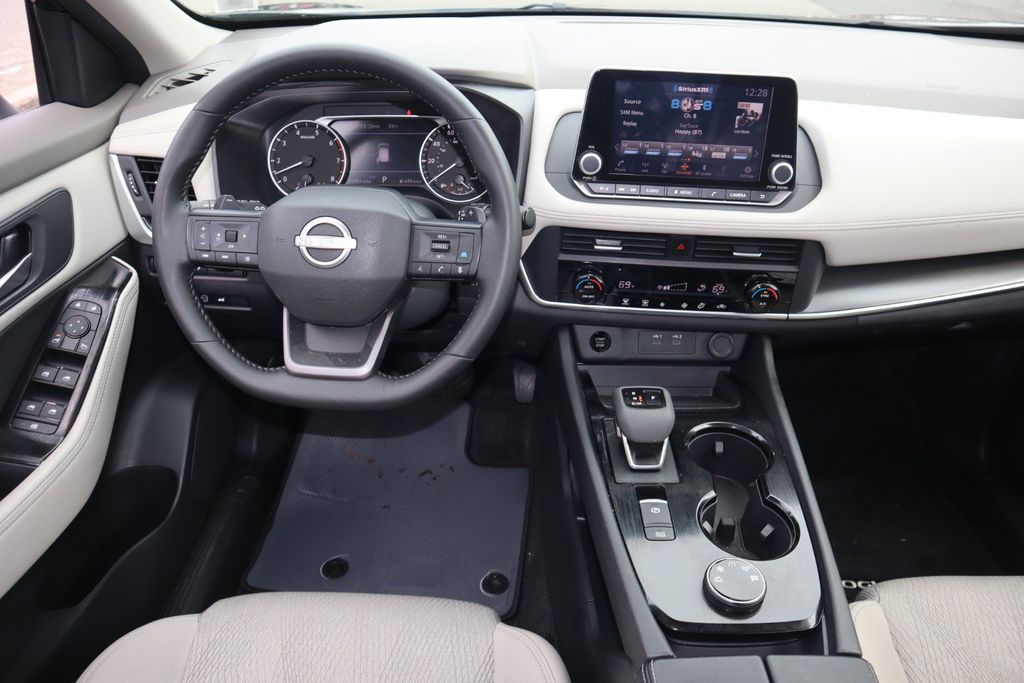 2025 Nissan Rogue SV - Photo 14