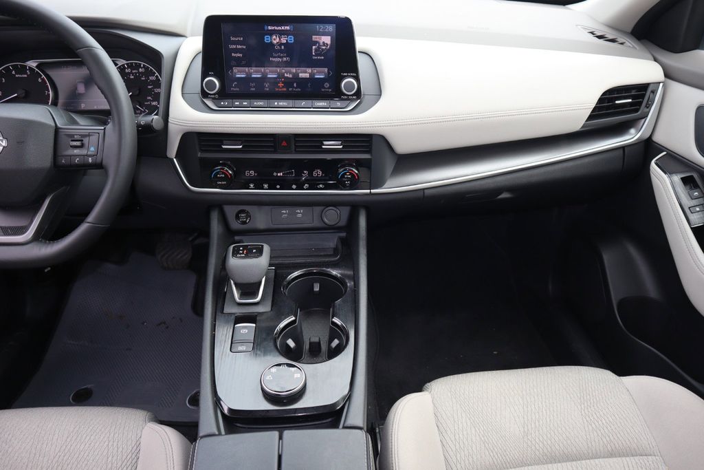 2025 Nissan Rogue SV - Photo 15