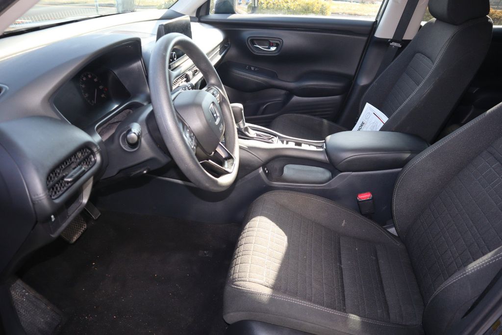 2025 Honda HR-V LX - Photo 14