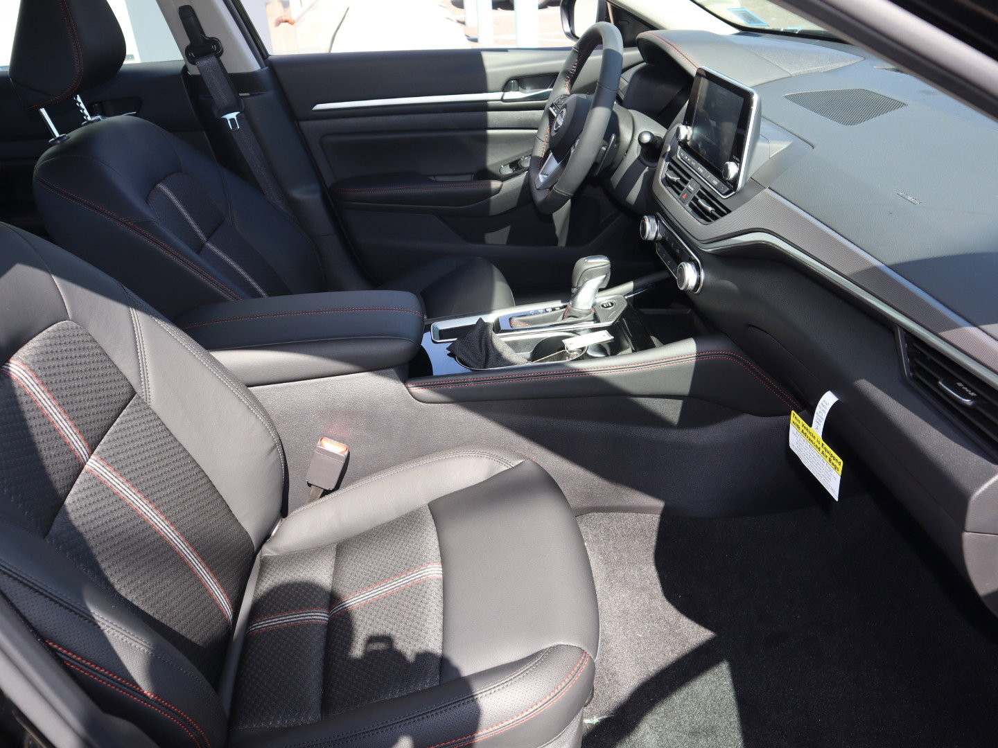 2025 Nissan Altima SR - Photo 28