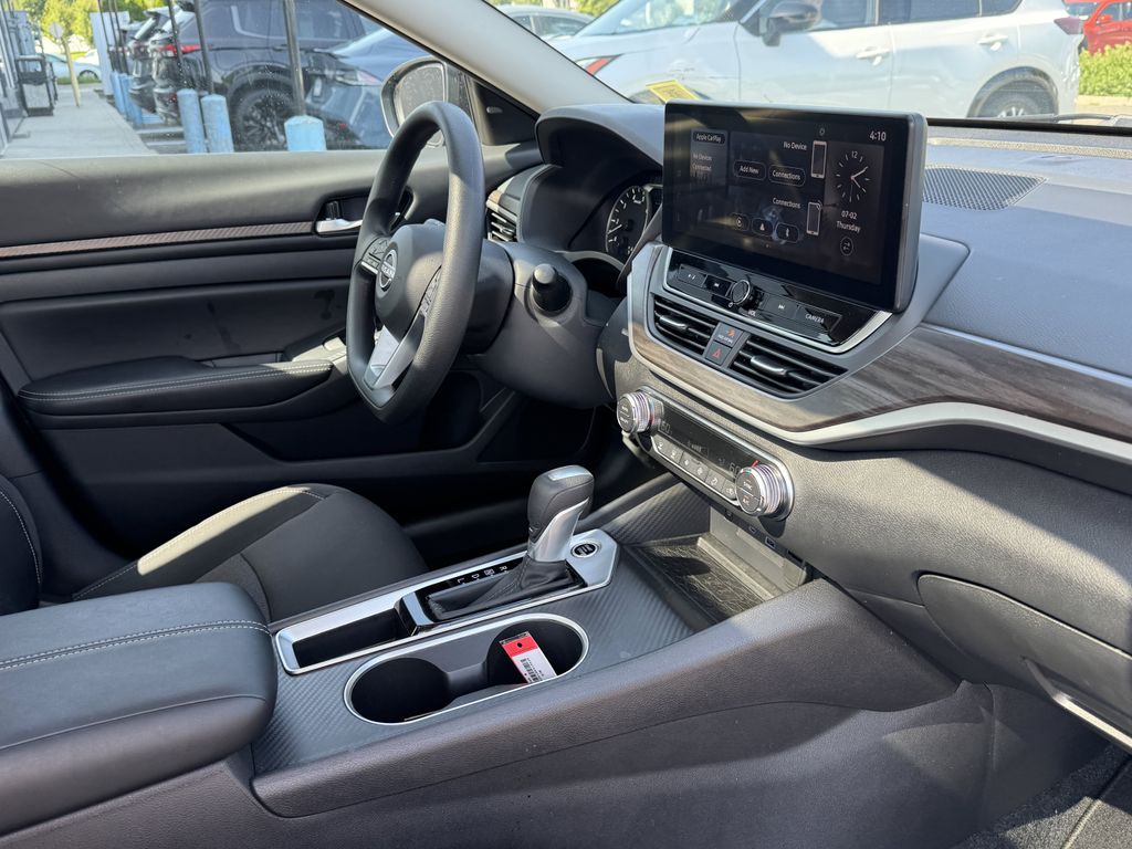 2025 Nissan Altima SV - Photo 30