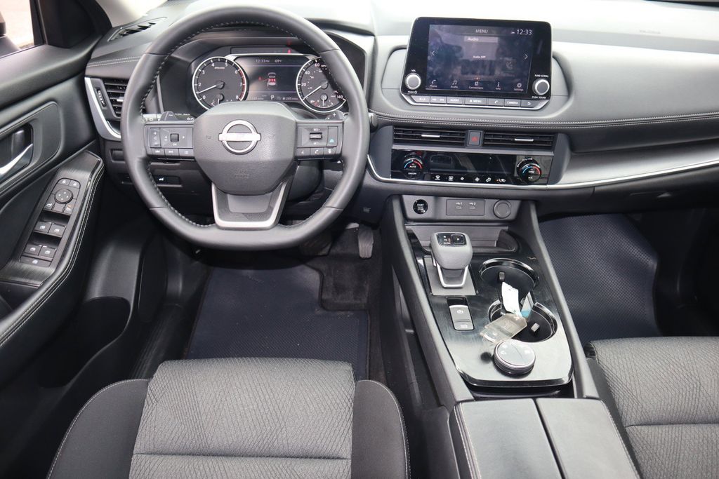 2025 Nissan Rogue SV - Photo 15