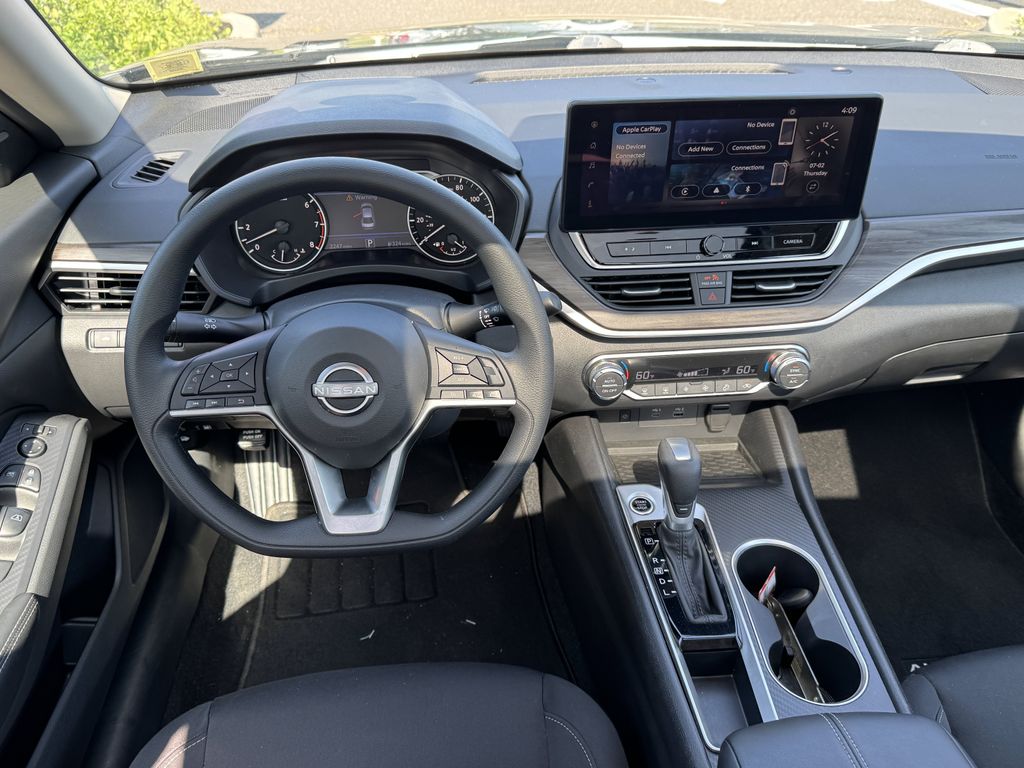 2025 Nissan Altima SV - Photo 14