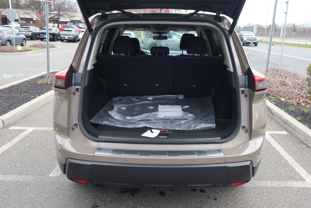 2025 Nissan Rogue SV - Photo 29