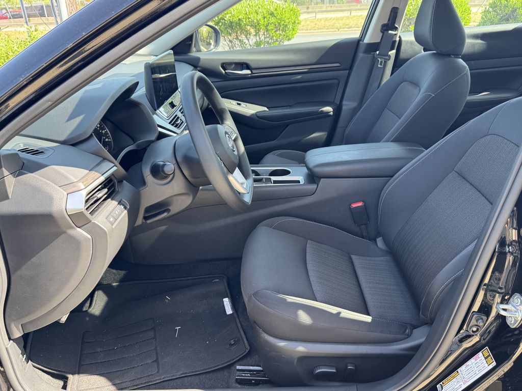 2025 Nissan Altima SV - Photo 27