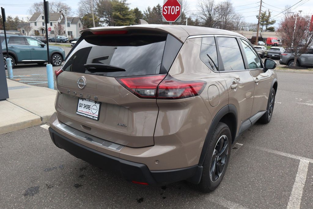 2025 Nissan Rogue SV - Photo 6
