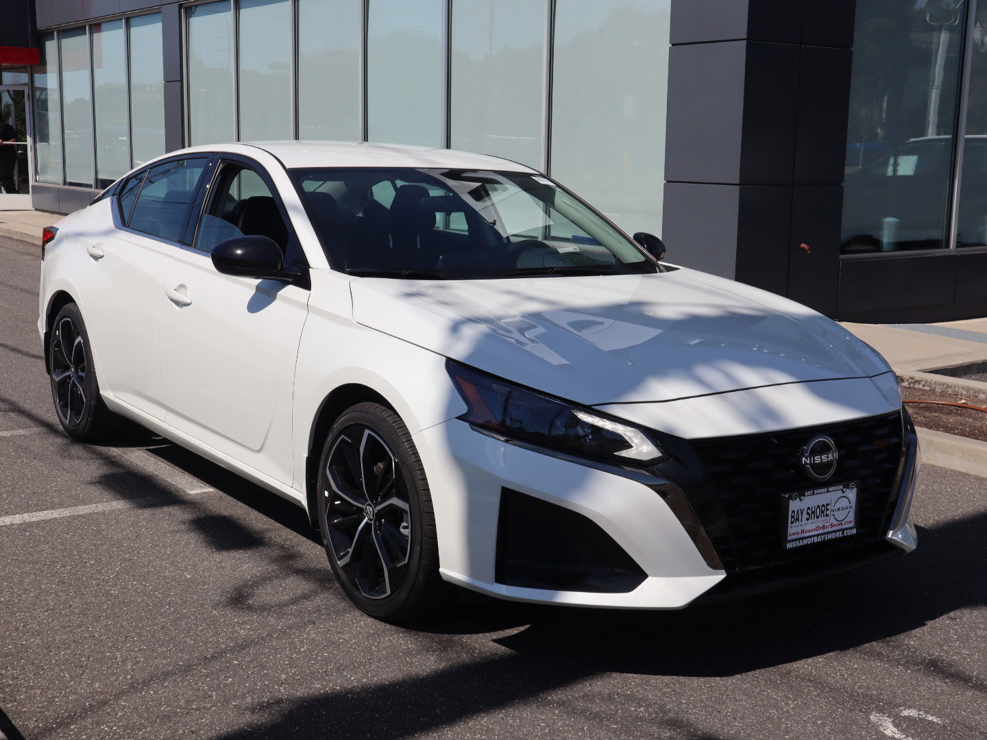 2025 Nissan Altima SR - Photo 2