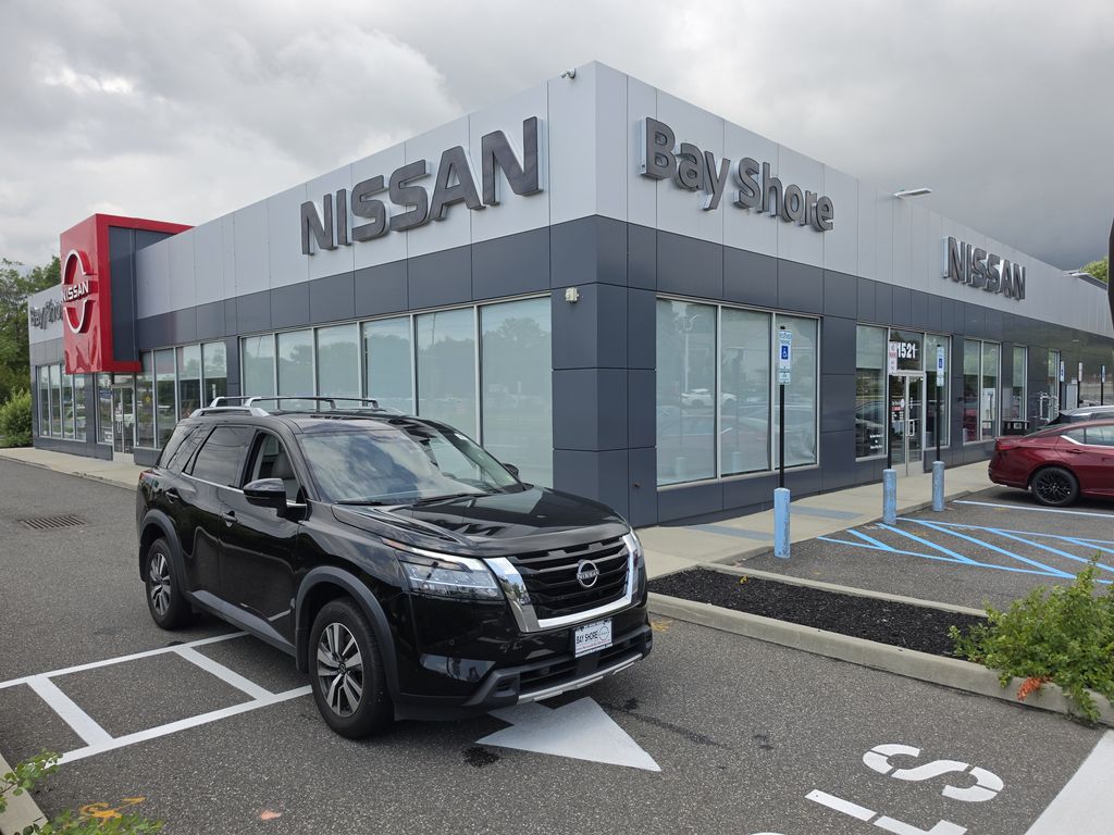 Used 2023 Nissan Pathfinder SL SUV UB11166P for Sale in Bay Shore, NY, at Nissan of Bay Shore