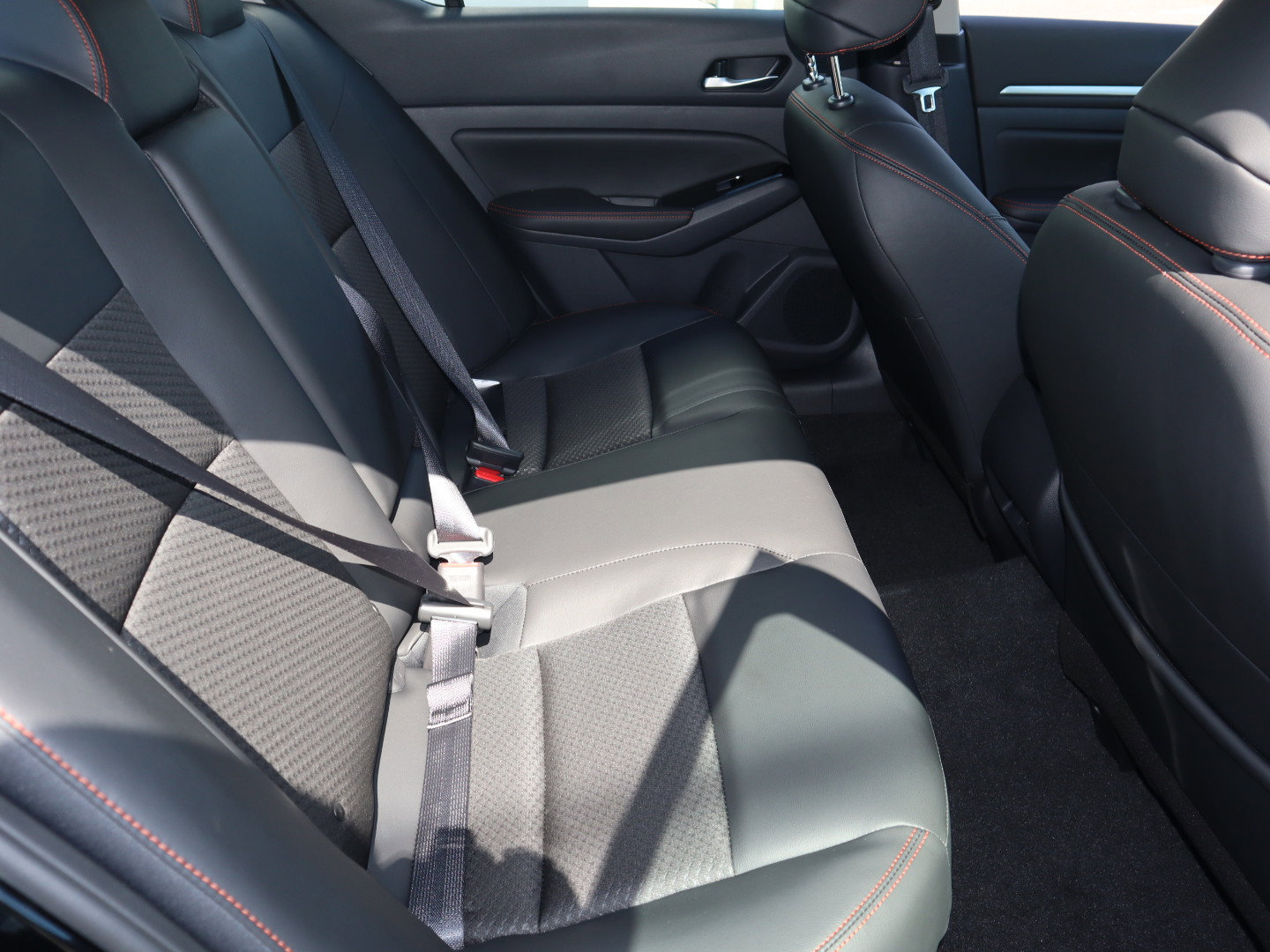 2025 Nissan Altima SR - Photo 29