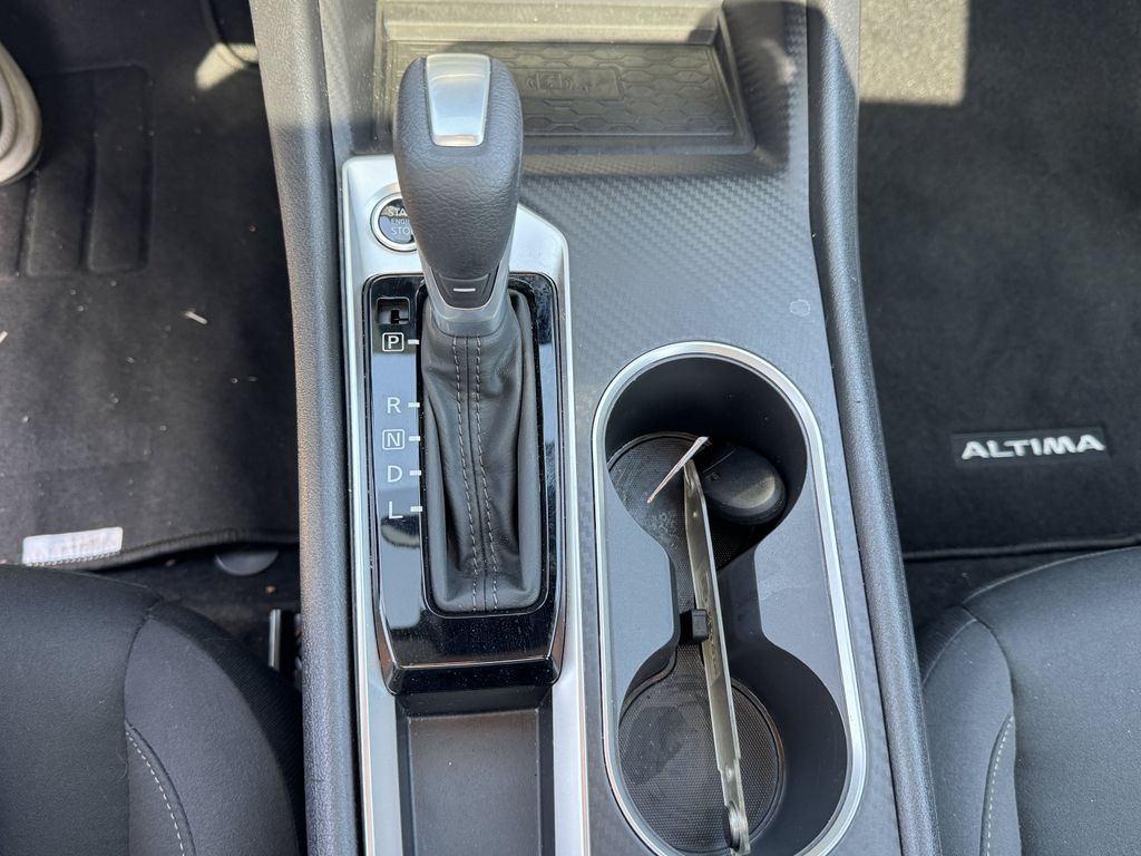 2025 Nissan Altima SV - Photo 22