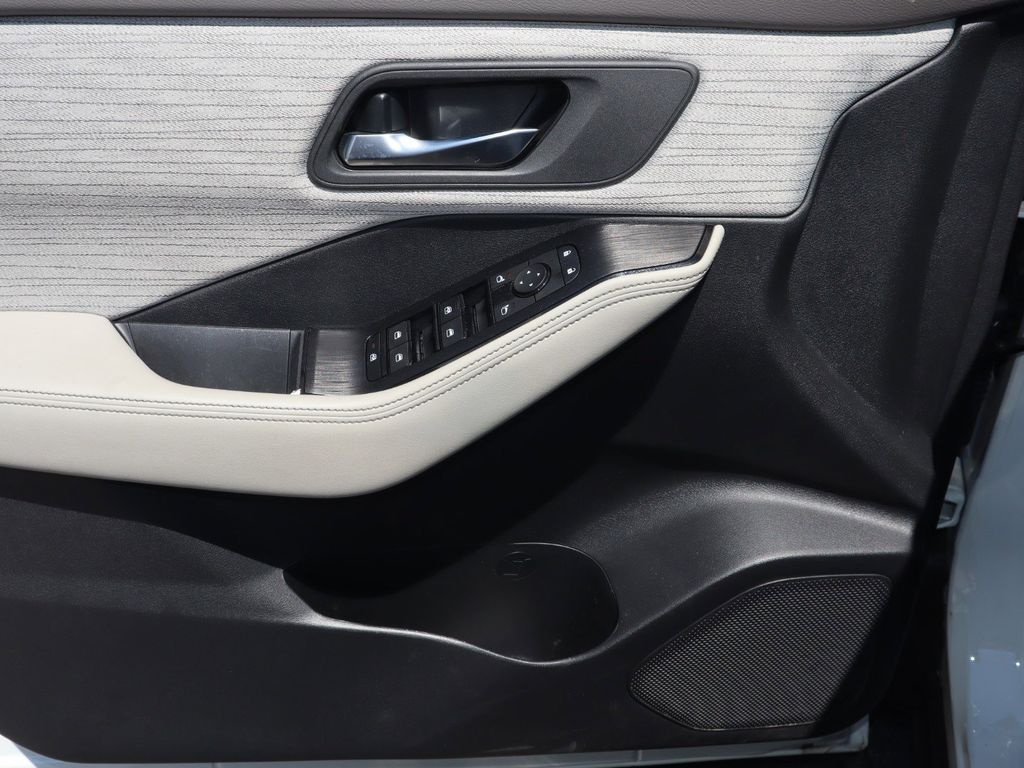2023 Nissan Rogue SV - Photo 15