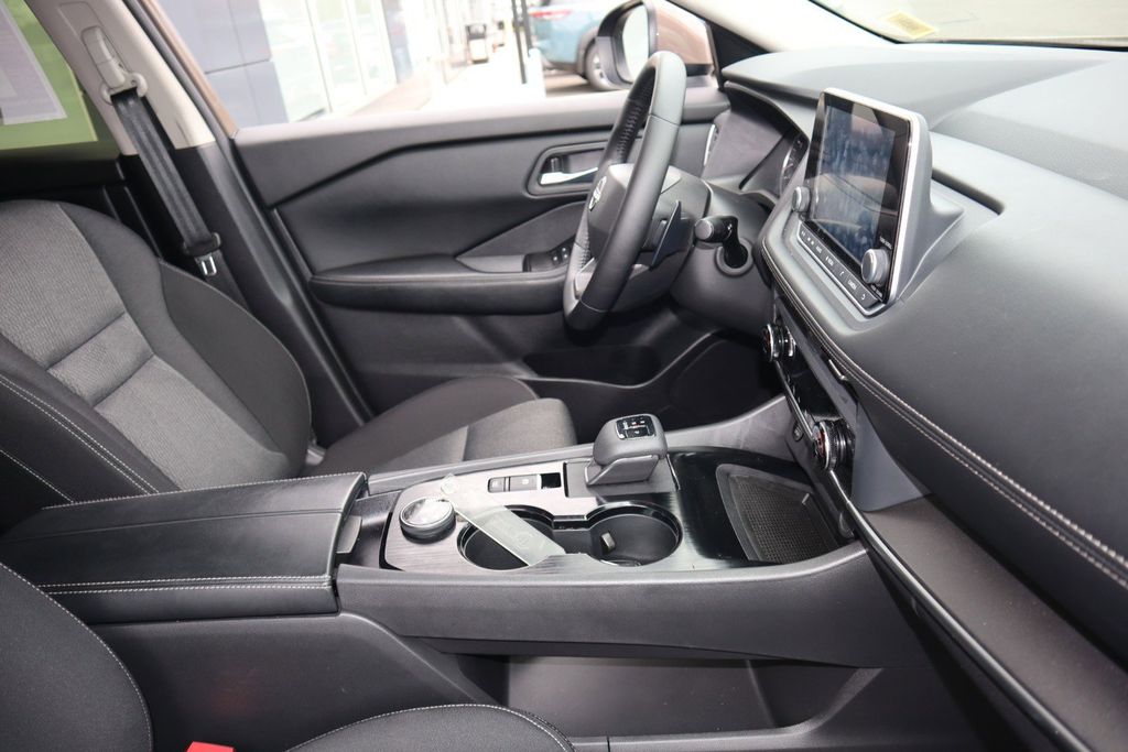 2025 Nissan Rogue SV - Photo 26