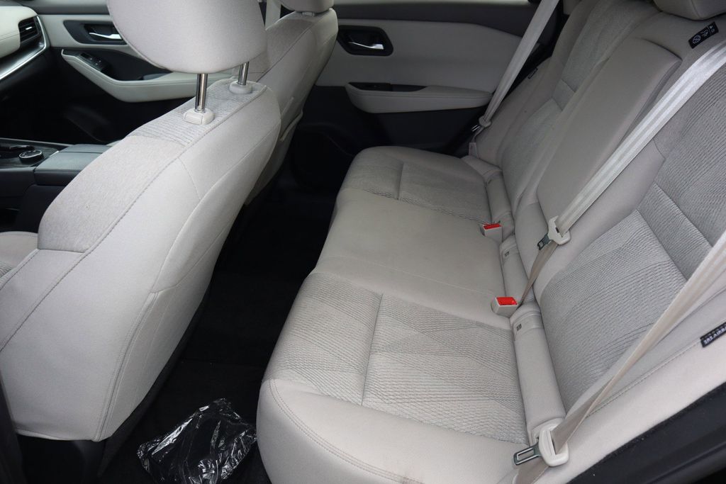 2025 Nissan Rogue SV - Photo 17