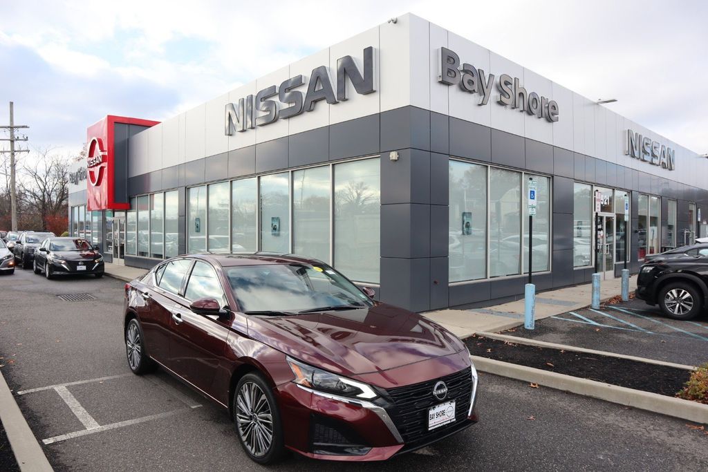 Used 2025 Nissan Altima SL Sedan UB10551P for Sale in Bay Shore, NY, at Nissan of Bay Shore