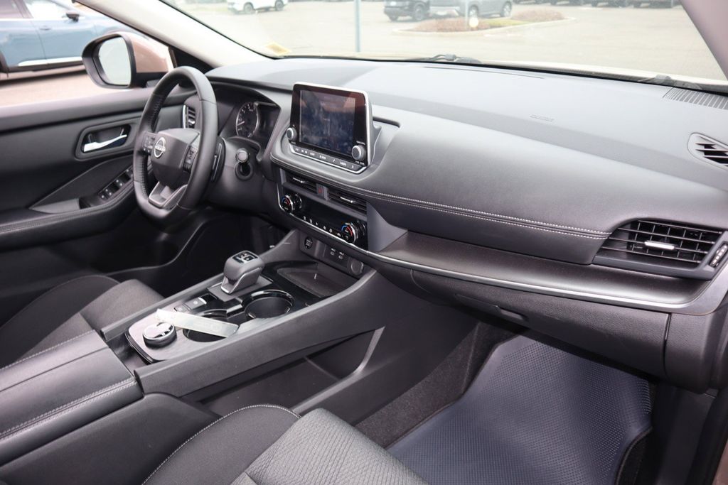2025 Nissan Rogue SV - Photo 25