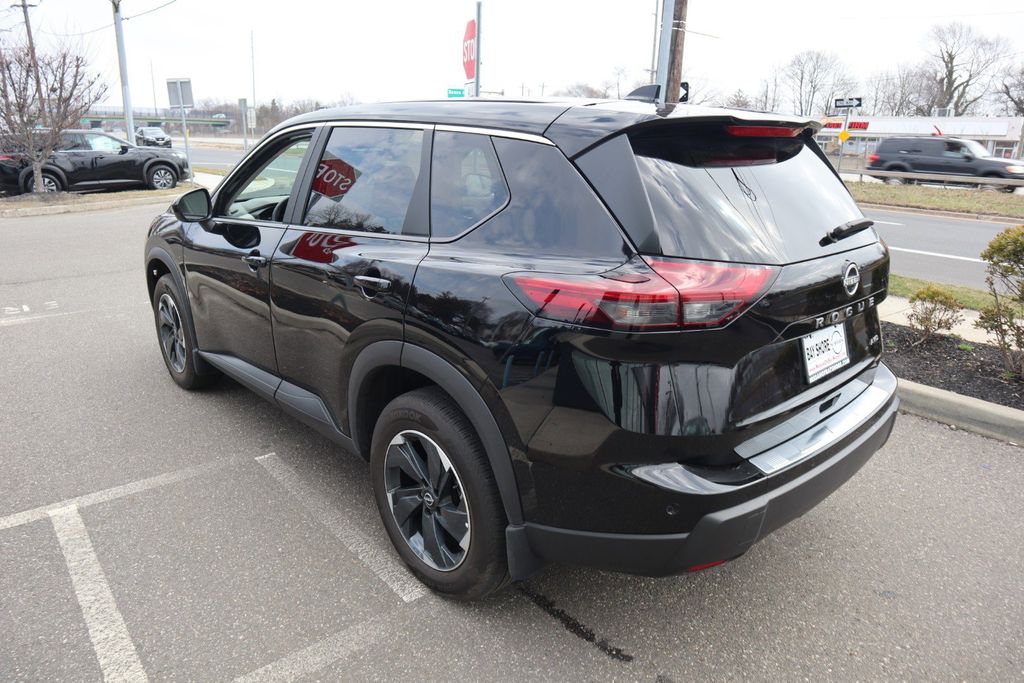 2025 Nissan Rogue SV - Photo 8