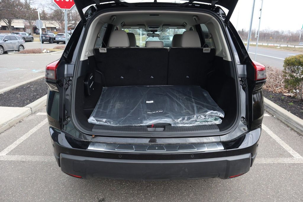 2025 Nissan Rogue SV - Photo 27