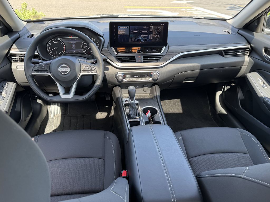 2025 Nissan Altima SV - Photo 13