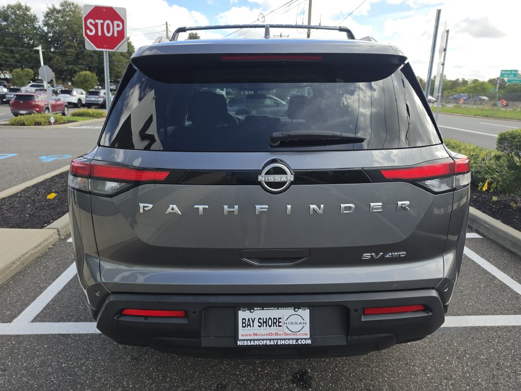 2024 Nissan Pathfinder SV - Photo 6