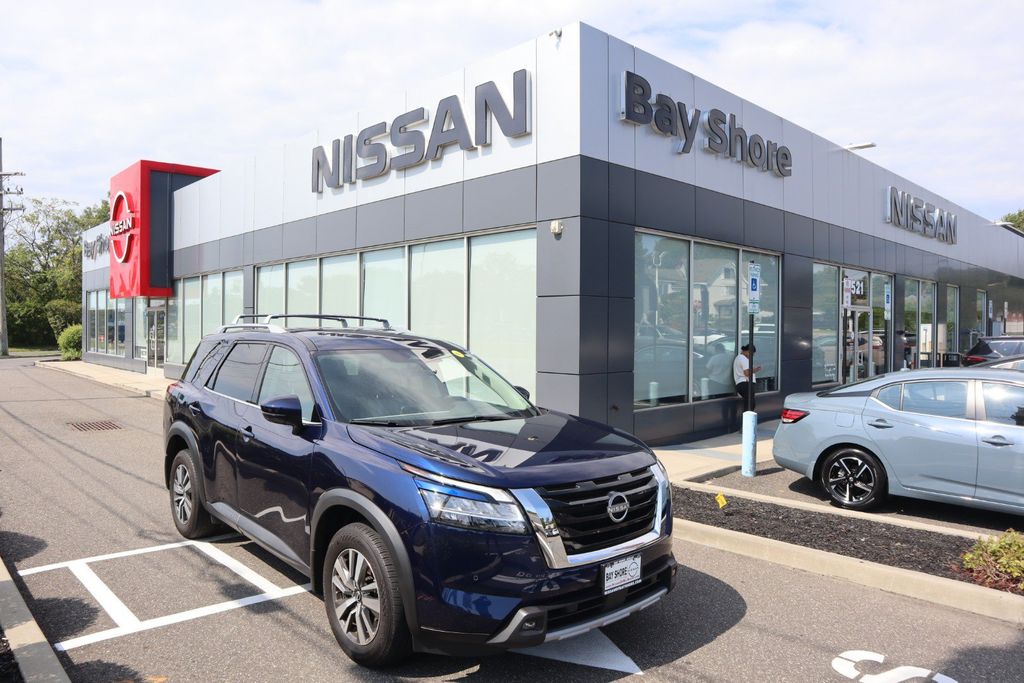 Used 2024 Nissan Pathfinder SL SUV UB11290P for Sale in Bay Shore, NY, at Nissan of Bay Shore