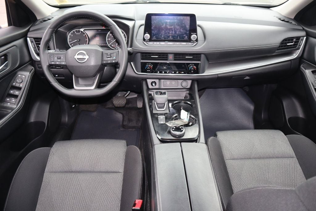 2025 Nissan Rogue SV - Photo 14