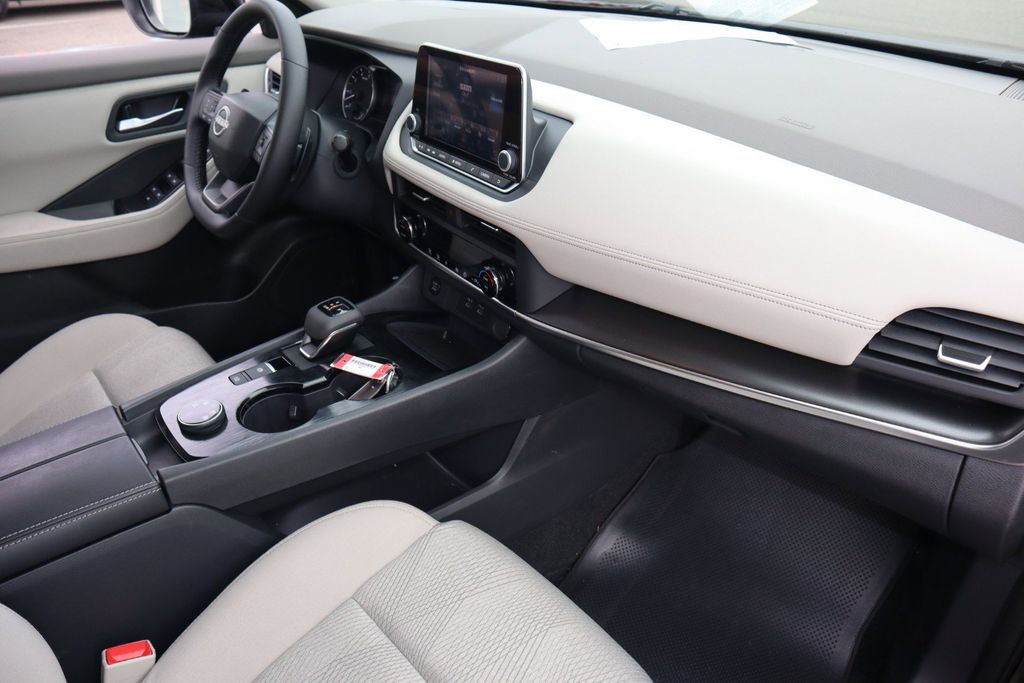 2025 Nissan Rogue SV - Photo 25