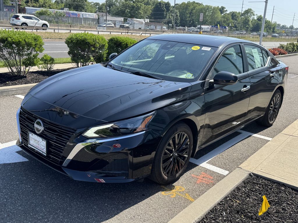 2025 Nissan Altima SV - Photo 8