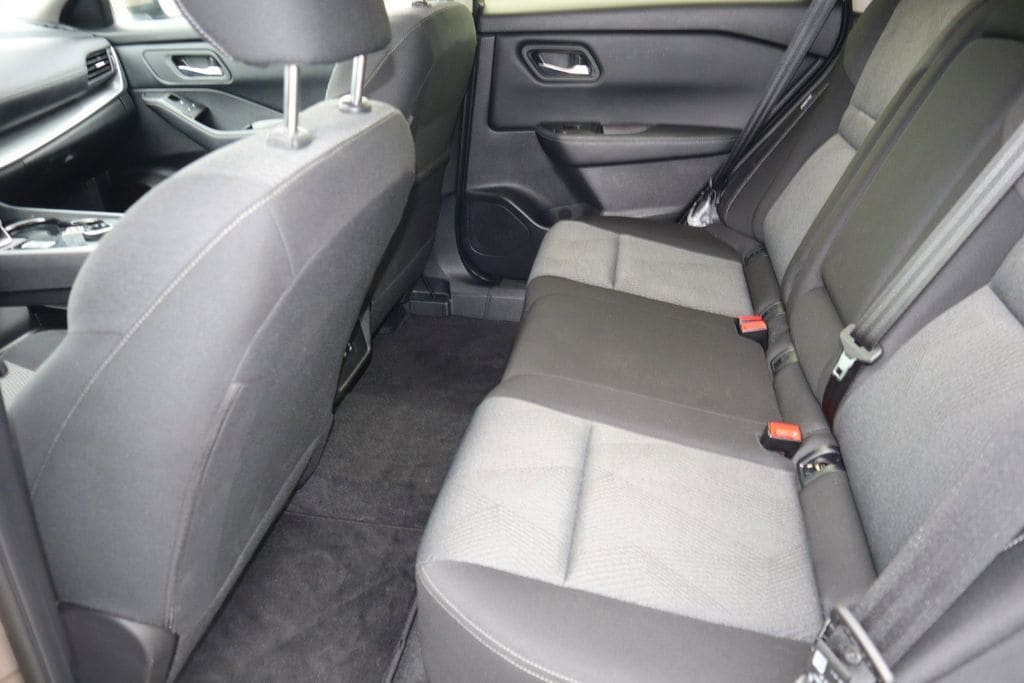 2025 Nissan Rogue SV - Photo 17