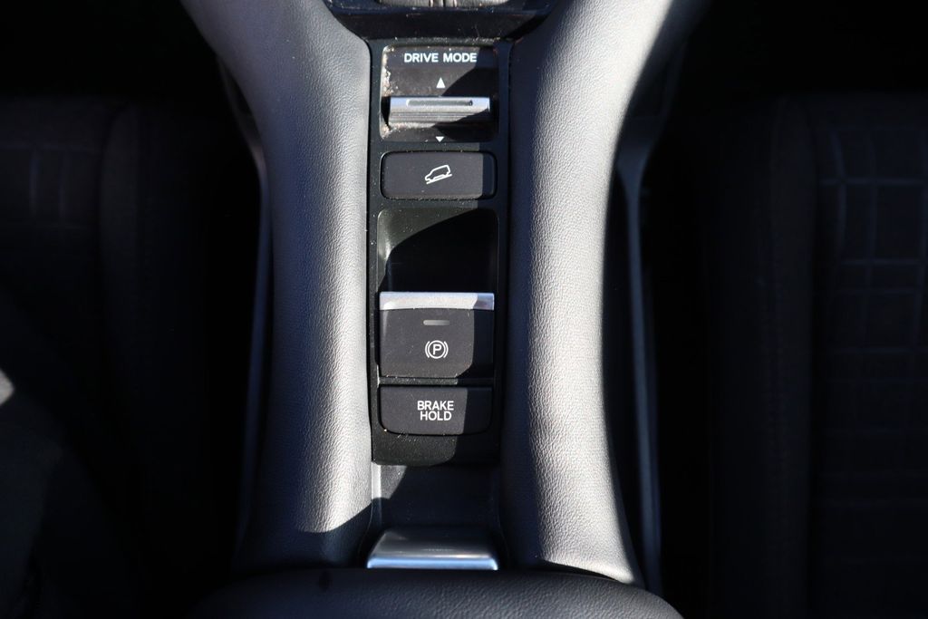 2025 Honda HR-V LX - Photo 18