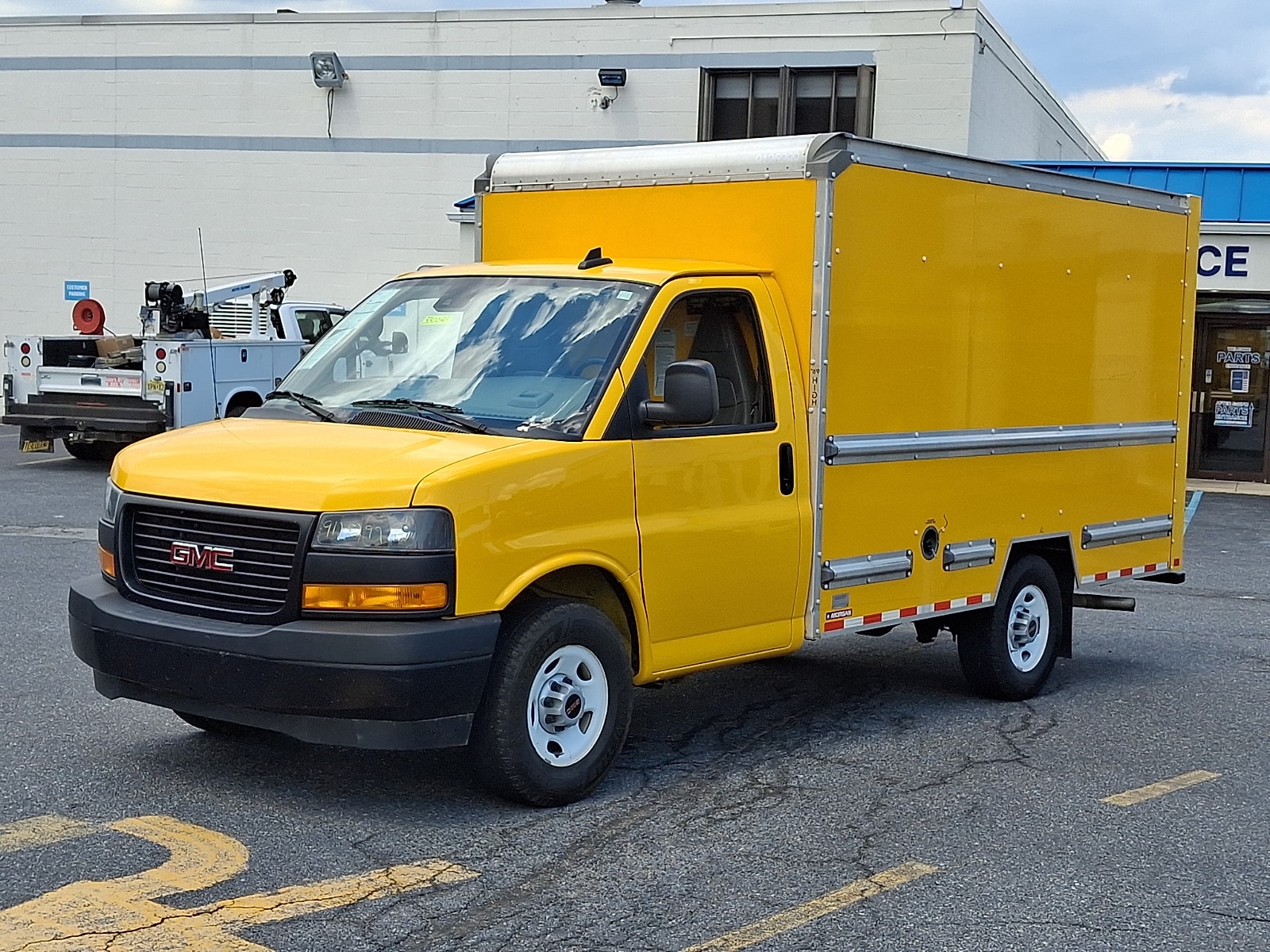 2021 GMC Savana Cutaway