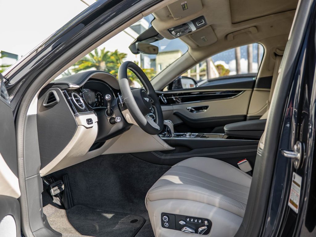 New 2026 Bentley Flying Spur V8 Sedan