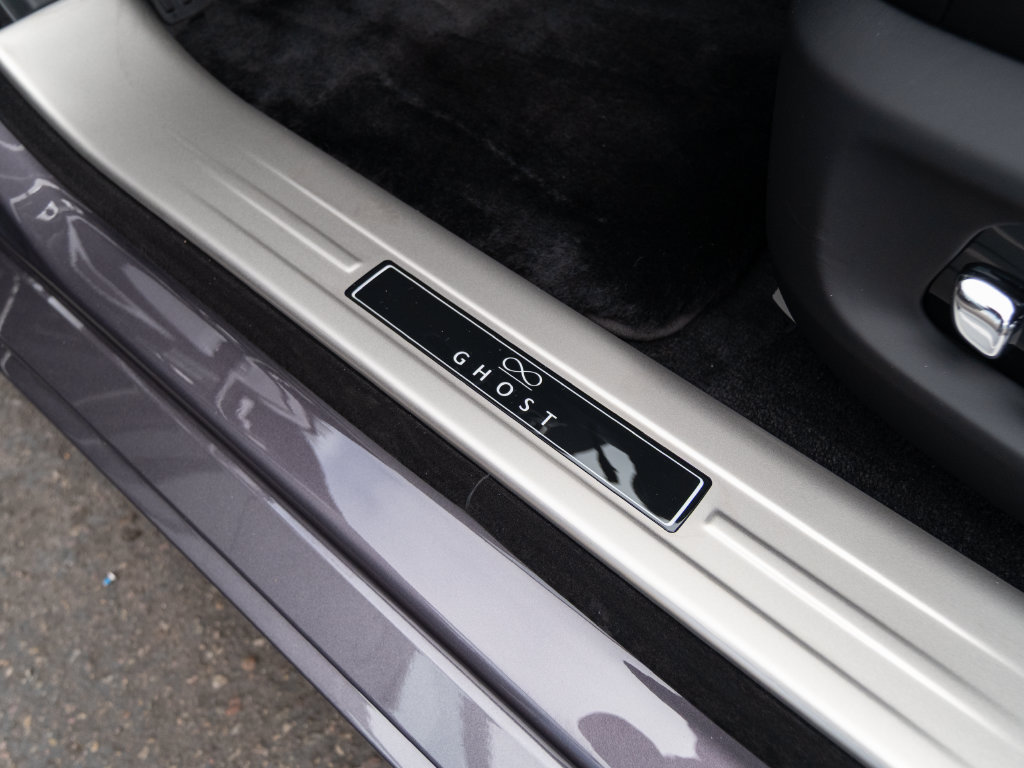 2027 Rolls-Royce Ghost Black Badge - Photo 9