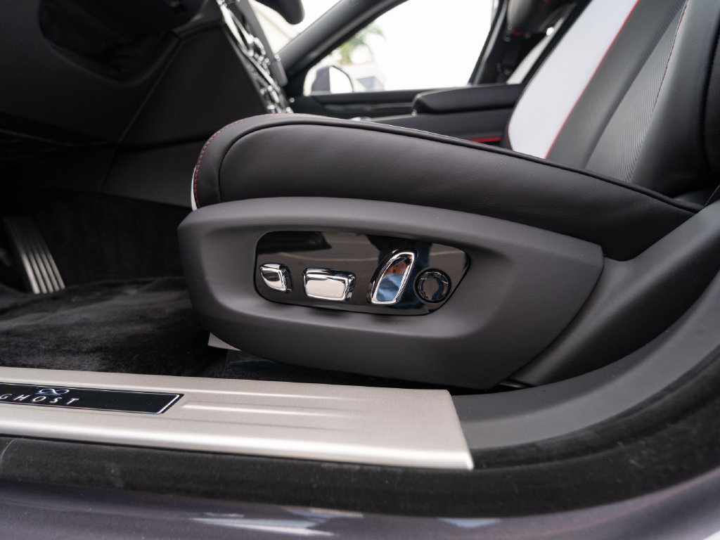 2027 Rolls-Royce Ghost Black Badge - Photo 27