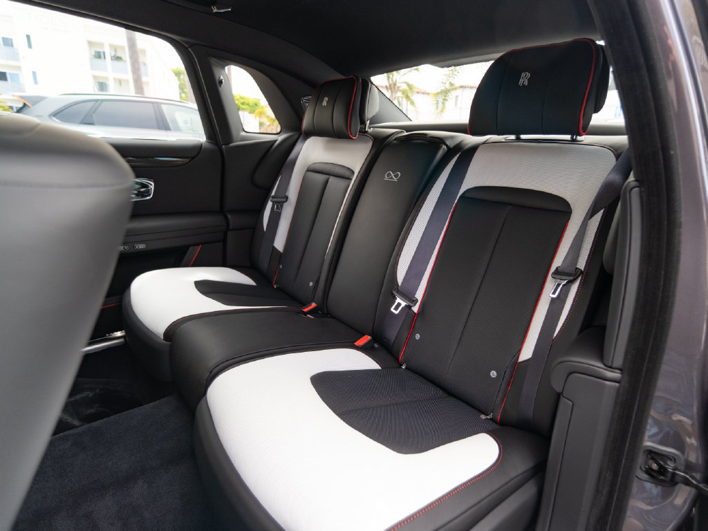 2027 Rolls-Royce Ghost Black Badge - Photo 8