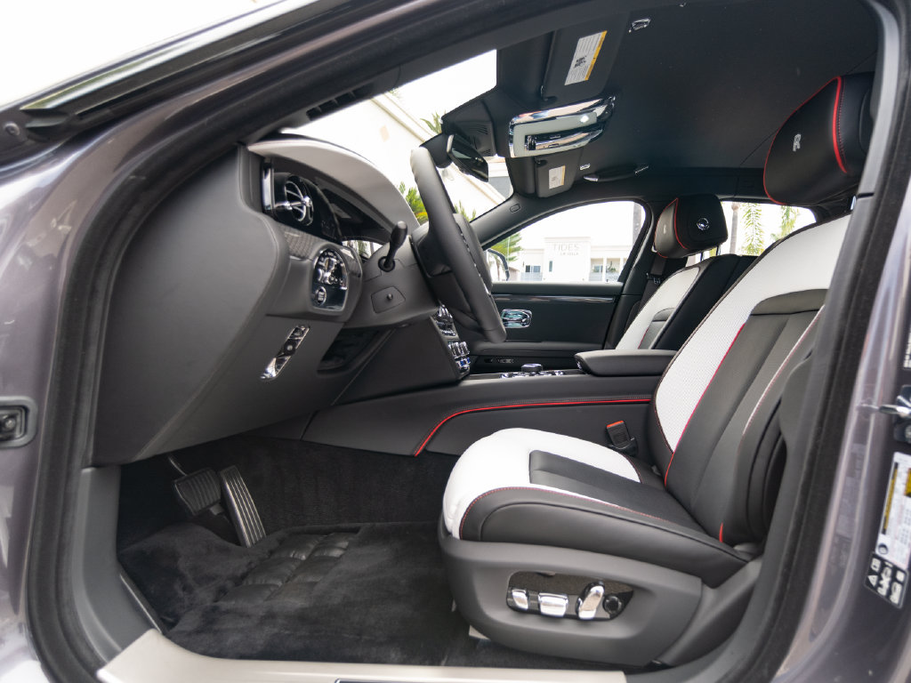 2027 Rolls-Royce Ghost Black Badge - Photo 25
