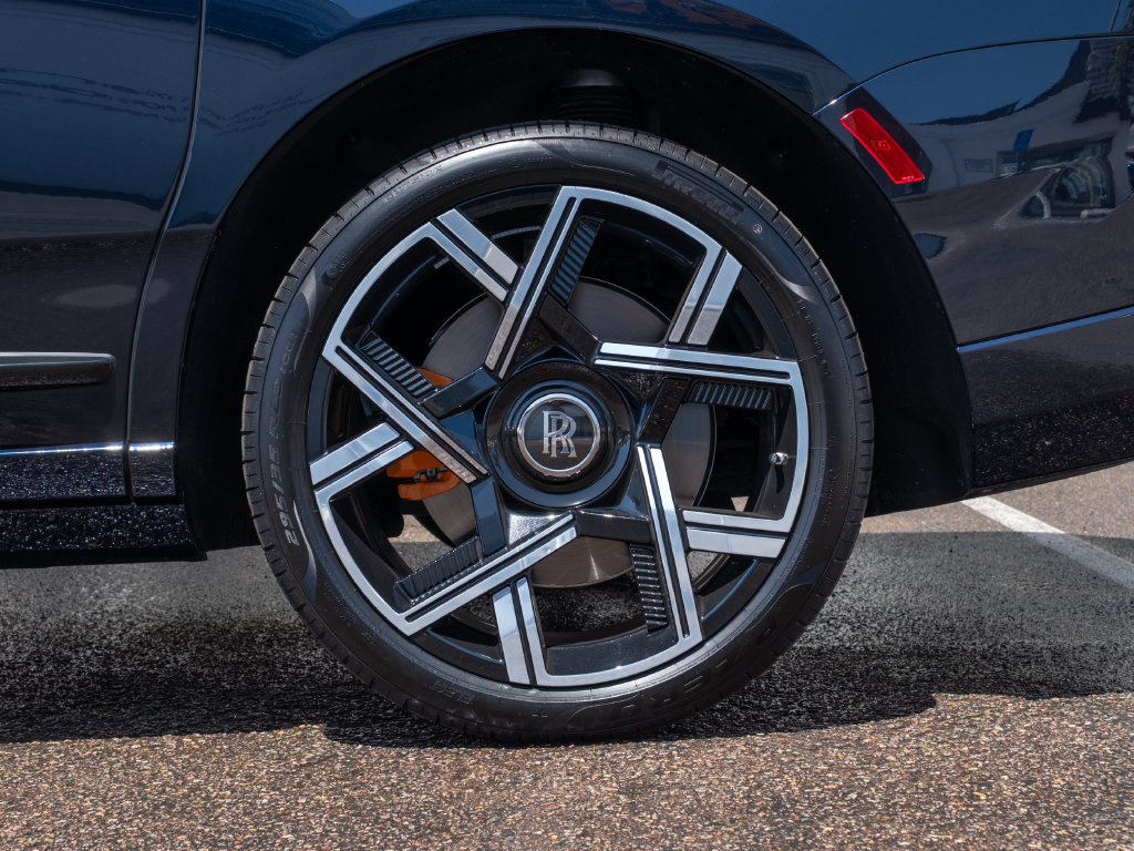 2027 Rolls-Royce Cullinan Black Badge - Photo 12