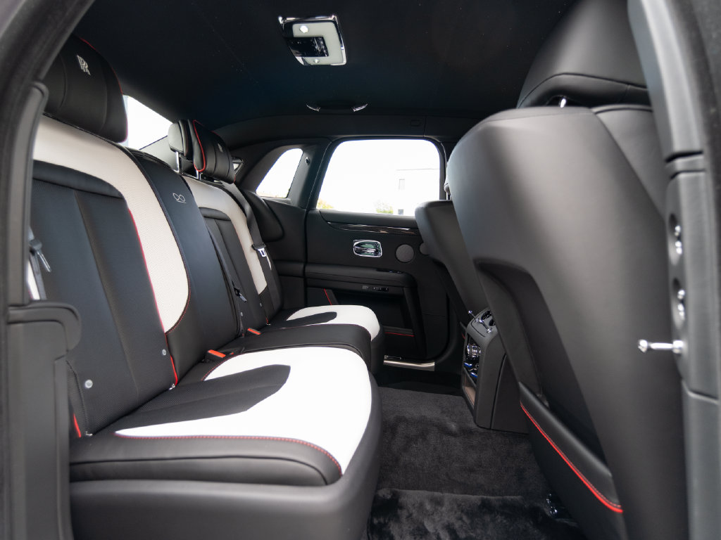 2027 Rolls-Royce Ghost Black Badge - Photo 31