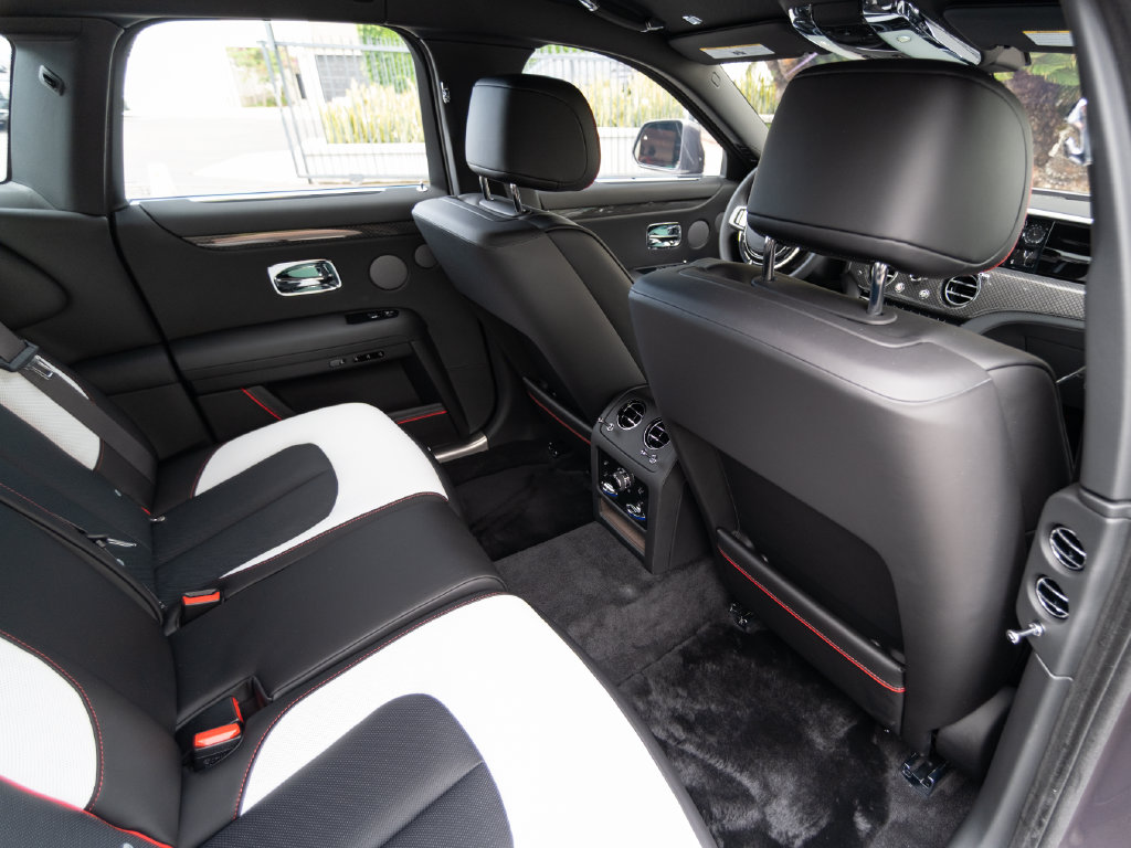 2027 Rolls-Royce Ghost Black Badge - Photo 30