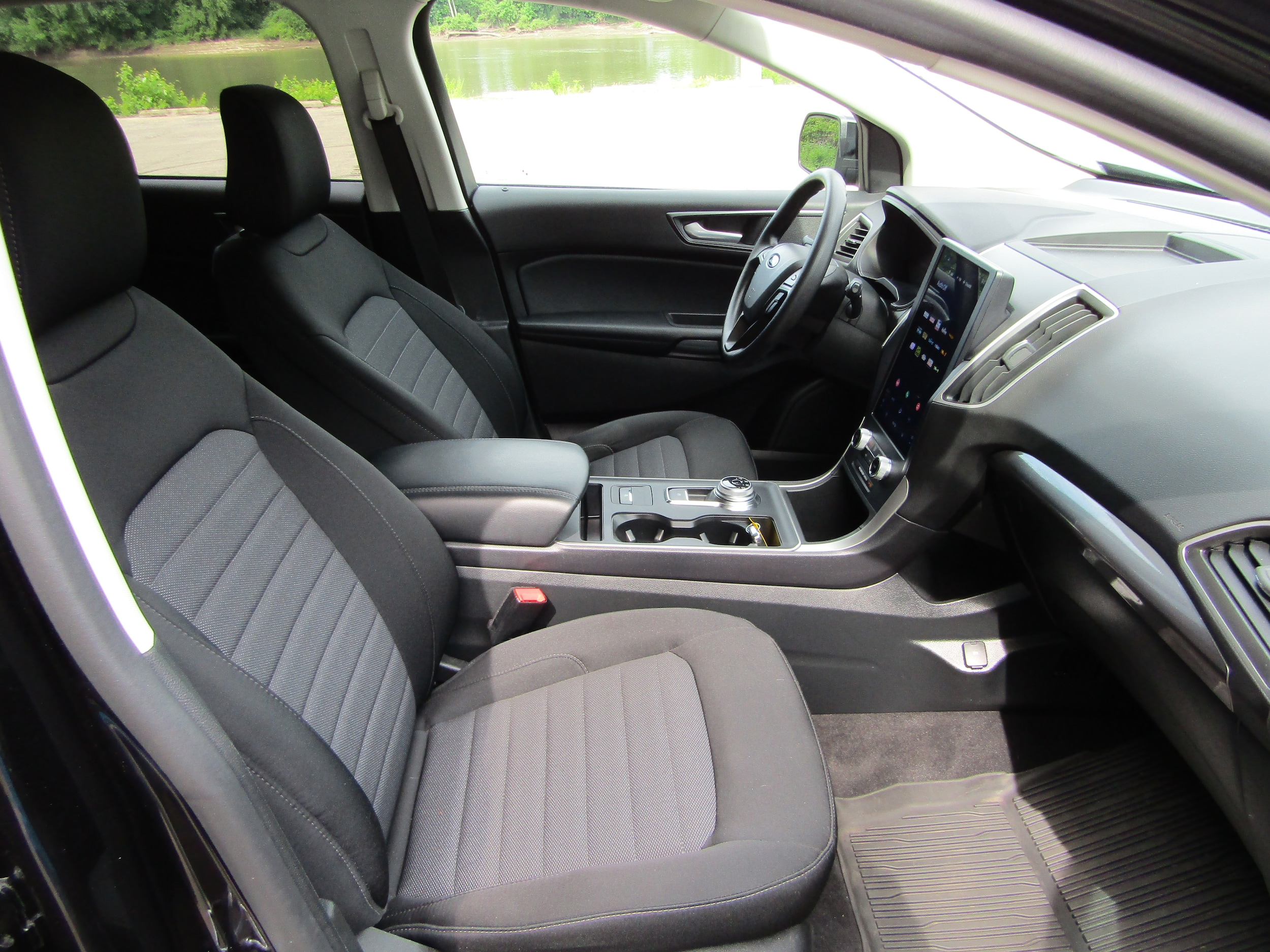 2024 Ford Edge SE - Photo 18