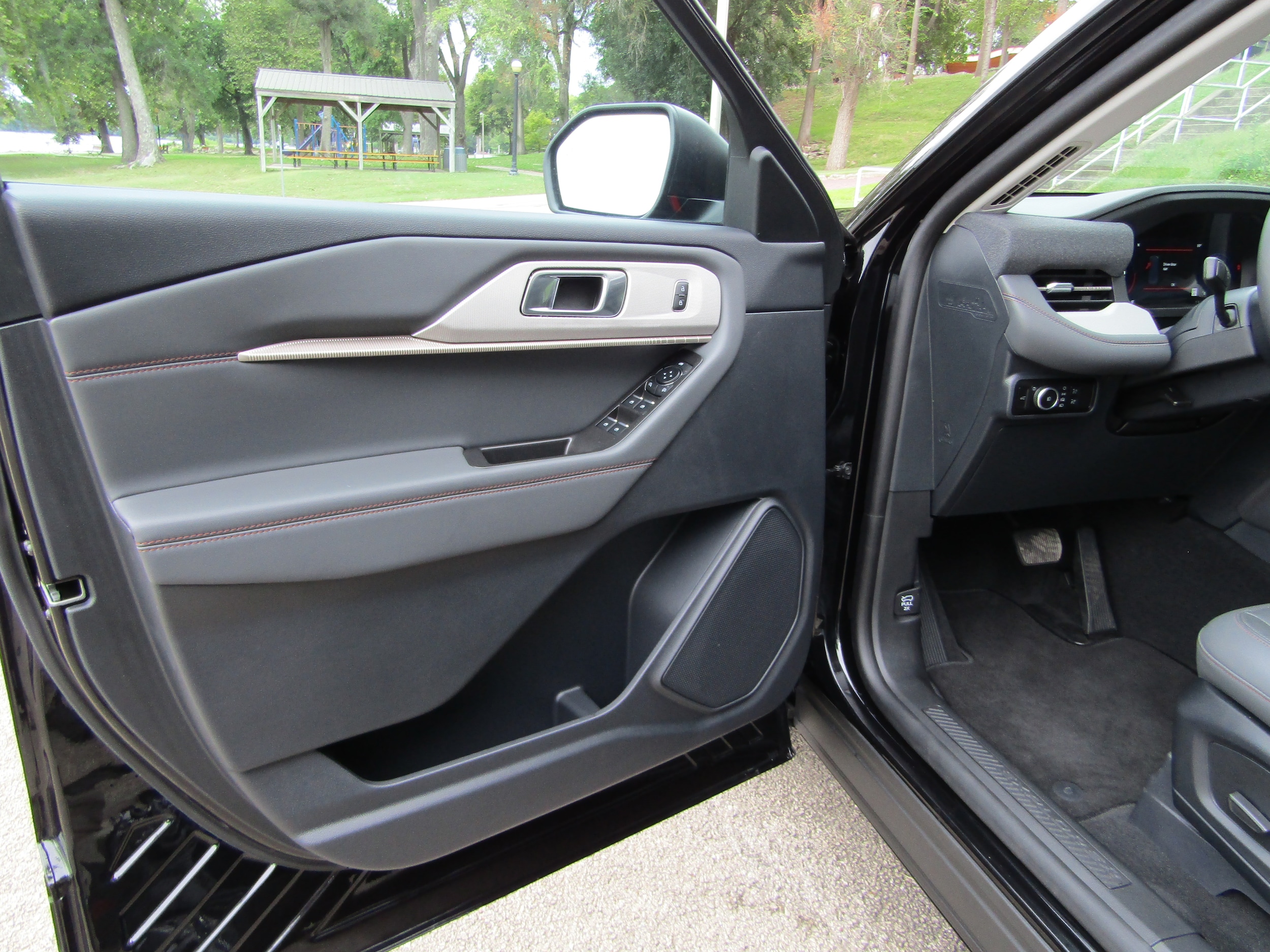 2026 Ford Explorer Active - Photo 13