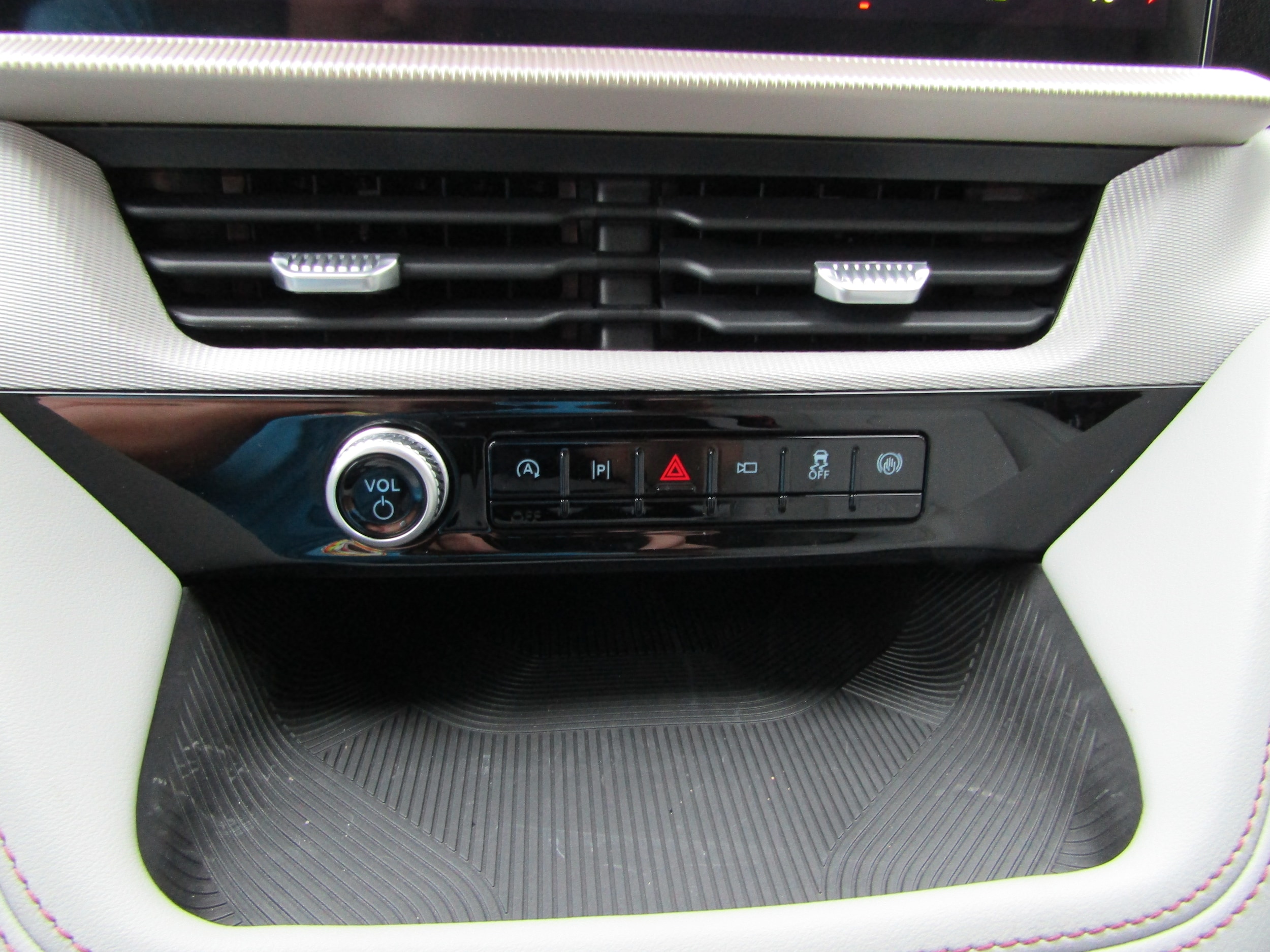 2026 Ford Explorer Active - Photo 25