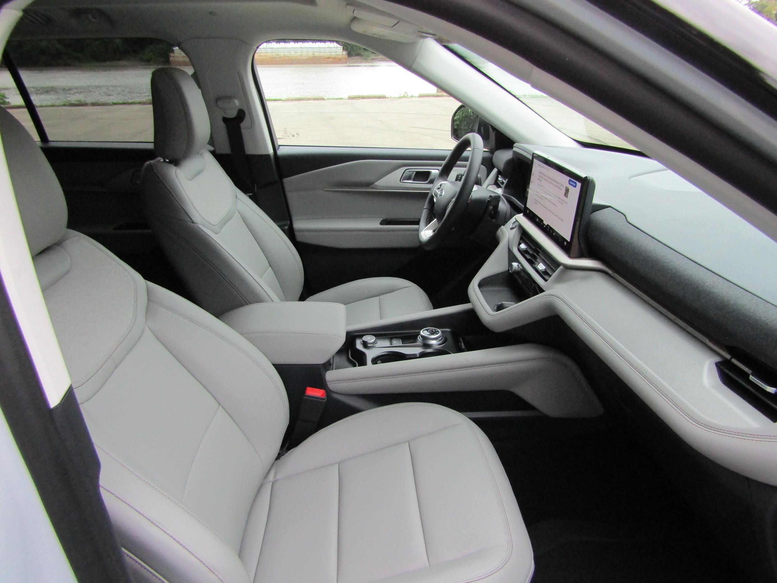 2026 Ford Explorer Active - Photo 18