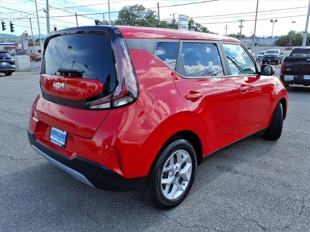 Used 2025 Kia Soul LX Crossover