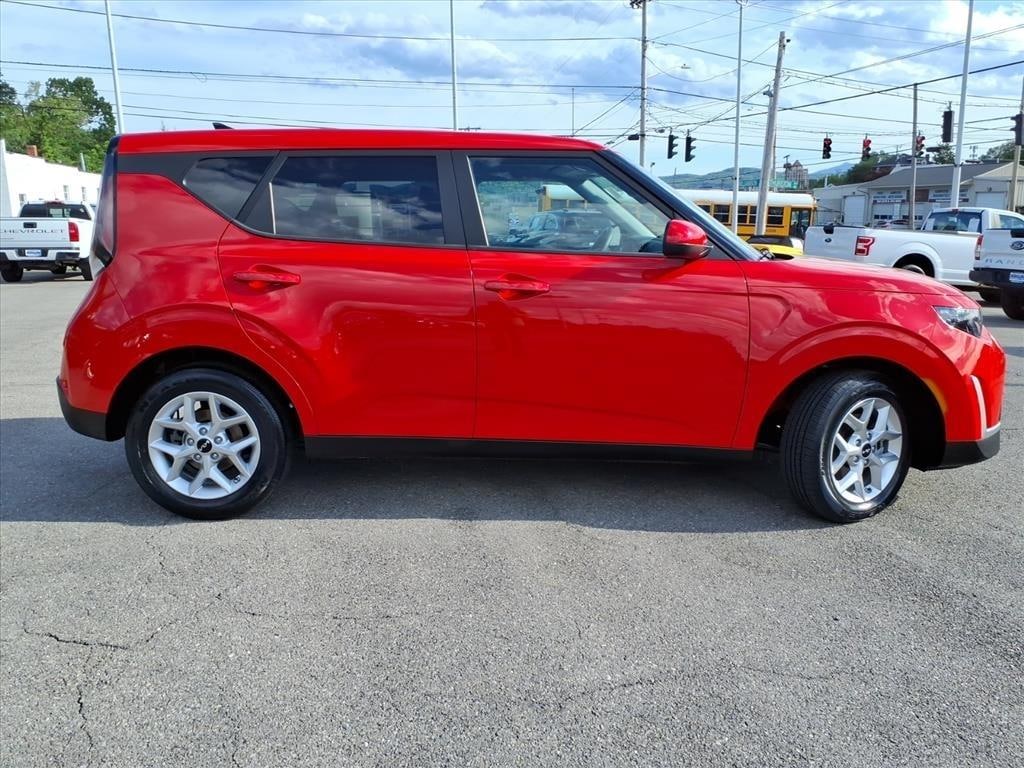 Used 2025 Kia Soul LX Crossover