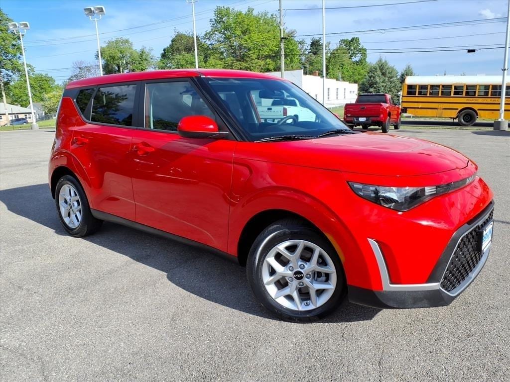 Used 2025 Kia Soul LX Crossover
