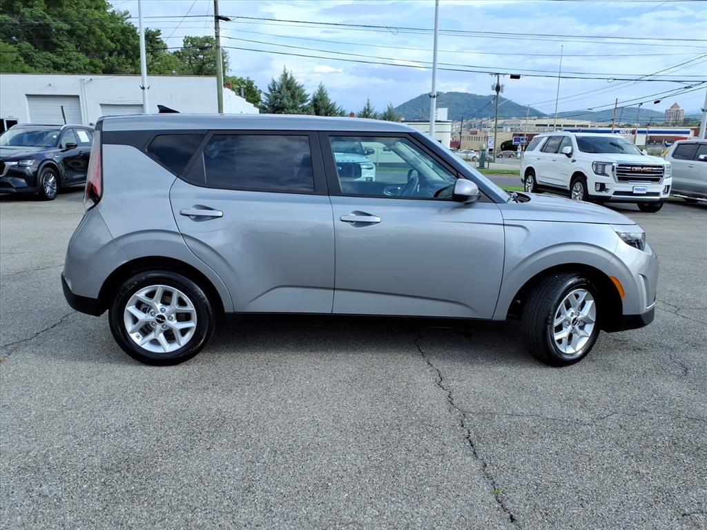 Used 2025 Kia Soul LX Hatchback