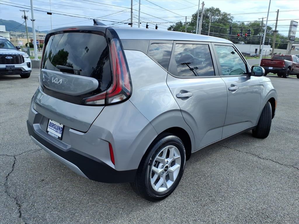 Used 2025 Kia Soul LX Hatchback